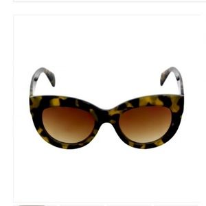 Accessories - THICK CAT EYE BROWN TORTOISE SUNGLASSES NEW Accessories - THICK CAT EYE BROWN TORTOISE SUNGLASSES NEW